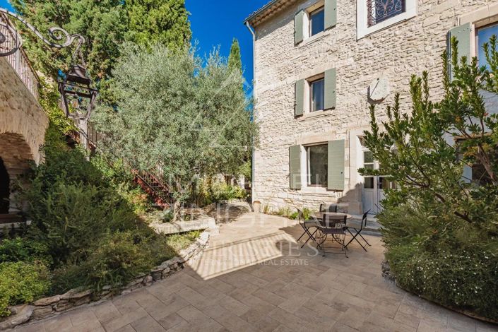 Image No.1-6 Bed House for sale