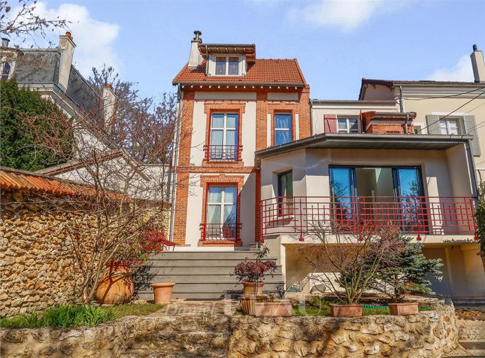 Image No.1-4 Bed House for sale