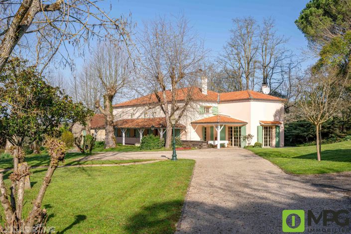 Image No.1-4 Bed House for sale