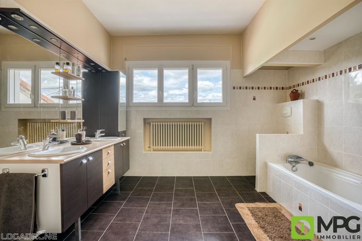 Image No.11-5 Bed House for sale