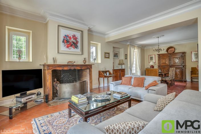 Image No.6-5 Bed House for sale