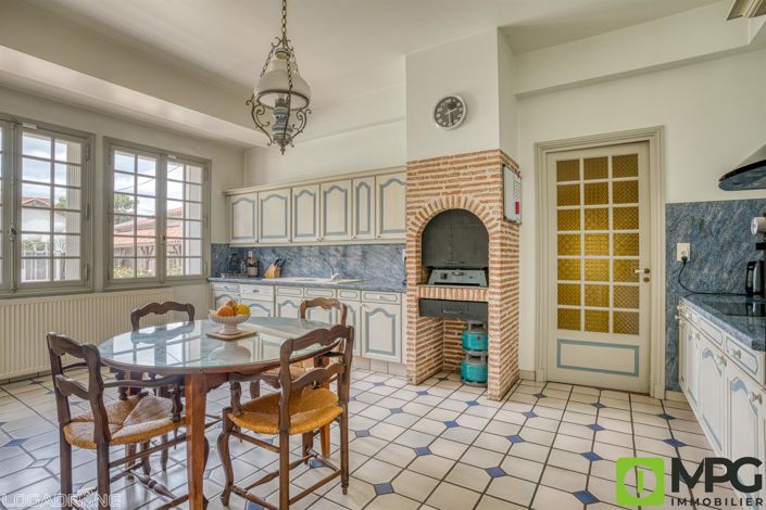 Image No.7-5 Bed House for sale