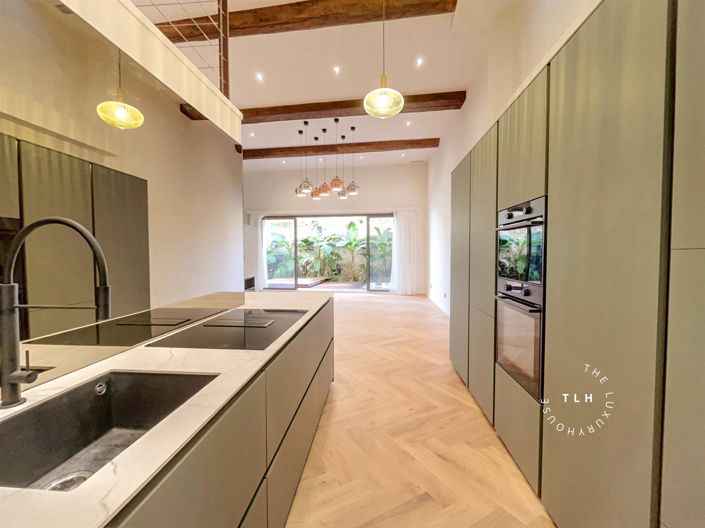 Image No.1-4 Bed House for sale