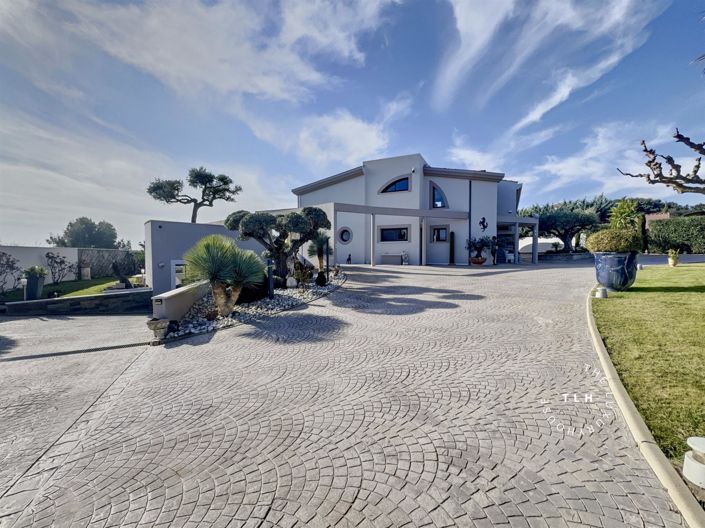 Image No.1-4 Bed House for sale