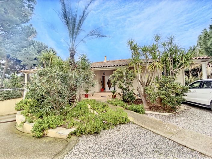Image No.1-6 Bed House for sale