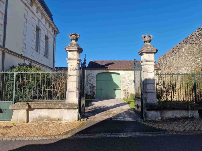 Image No.2-6 Bed House for sale