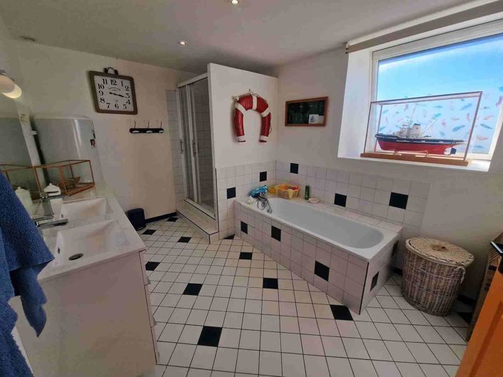 Image No.22-6 Bed House for sale