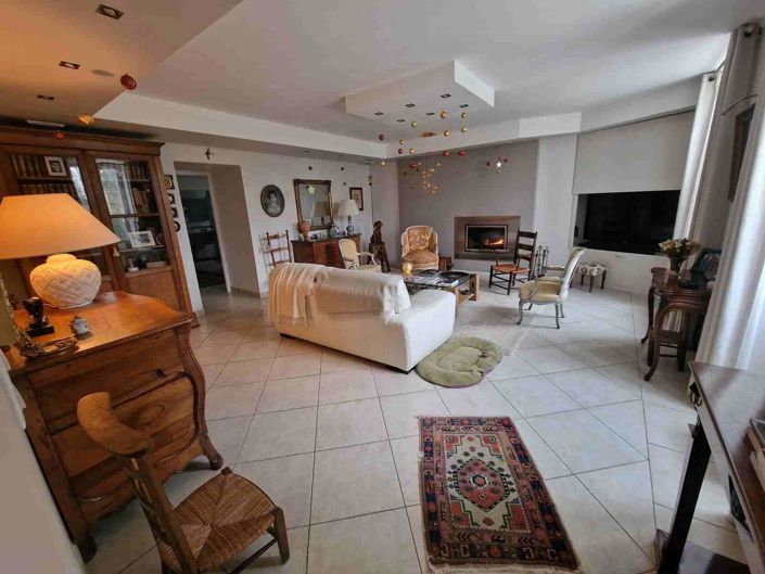 Image No.19-4 Bed House for sale