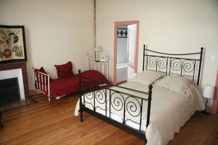 Image No.9-5 Bed Property for sale