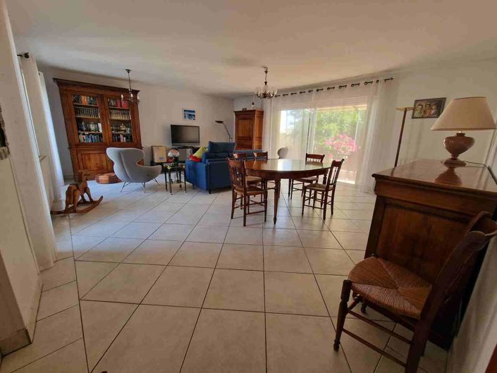 Image No.7-4 Bed House for sale