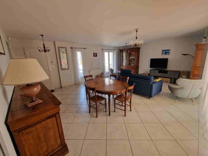 Image No.8-4 Bed House for sale