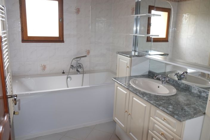 Image No.15-4 Bed House for sale