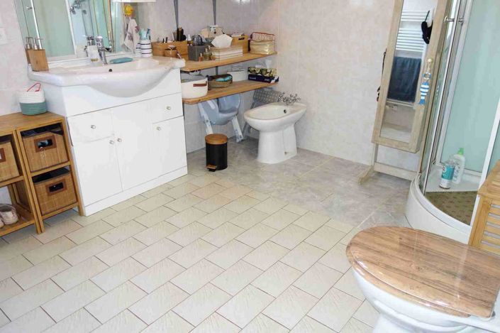 Image No.18-4 Bed House for sale