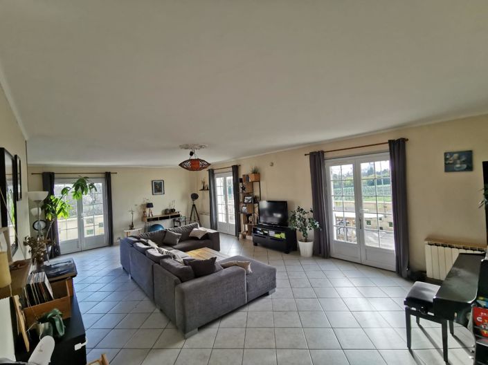 Image No.8-4 Bed House for sale