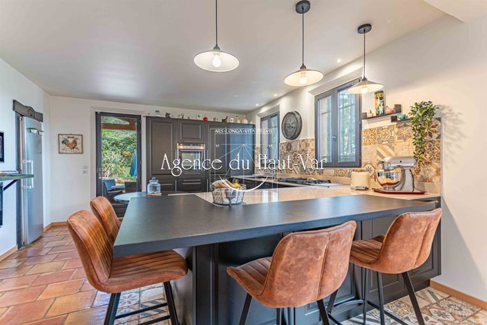 Image No.18-5 Bed House for sale