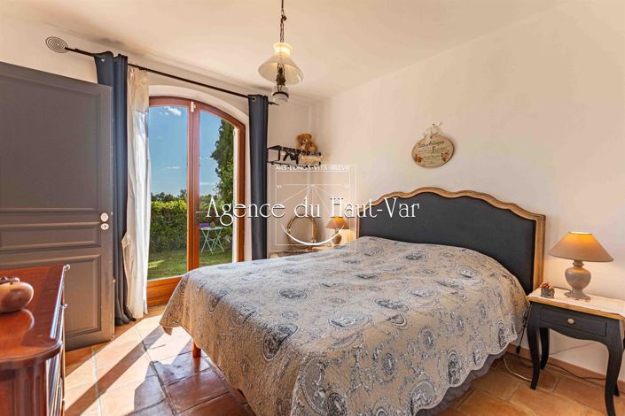 Image No.20-5 Bed House for sale