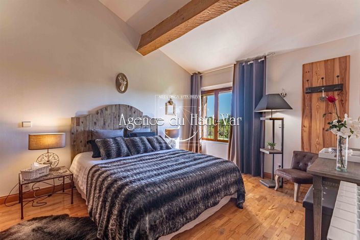 Image No.24-5 Bed House for sale