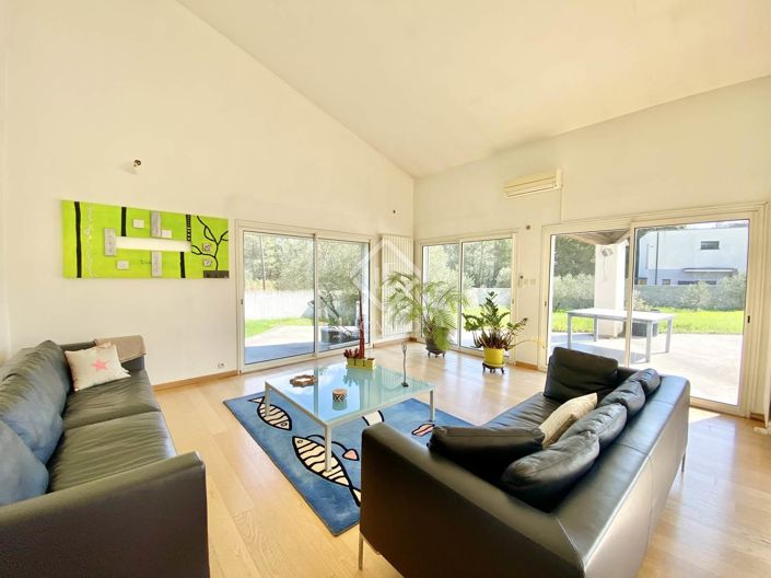 Image No.10-5 Bed House for sale