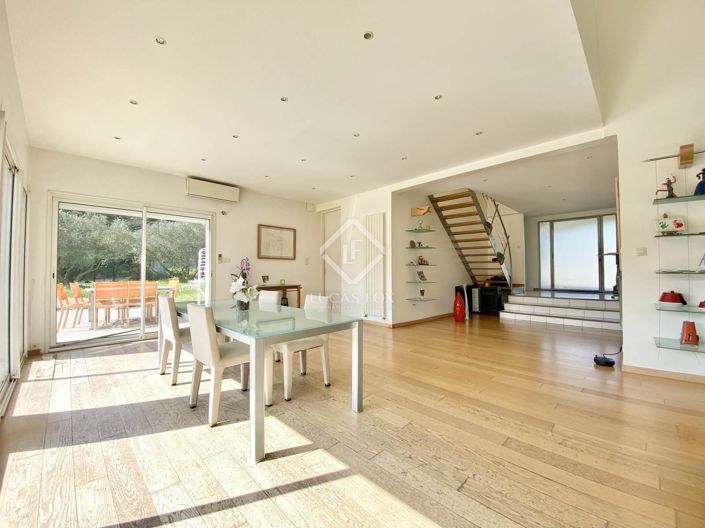 Image No.12-5 Bed House for sale