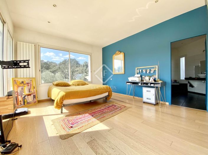 Image No.17-5 Bed House for sale