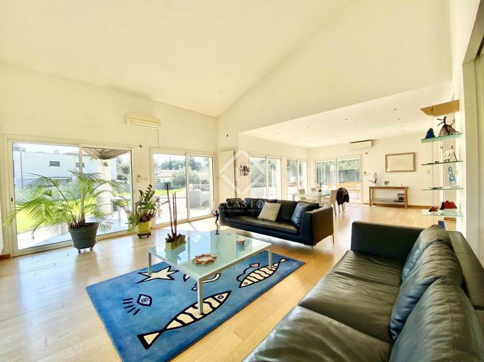 Image No.4-5 Bed House for sale