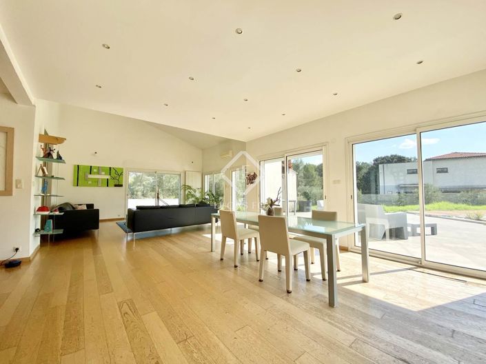 Image No.5-5 Bed House for sale