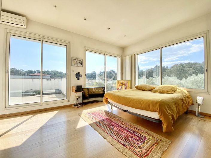 Image No.6-5 Bed House for sale