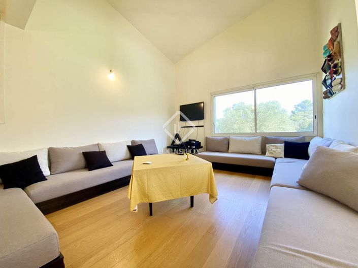 Image No.7-5 Bed House for sale