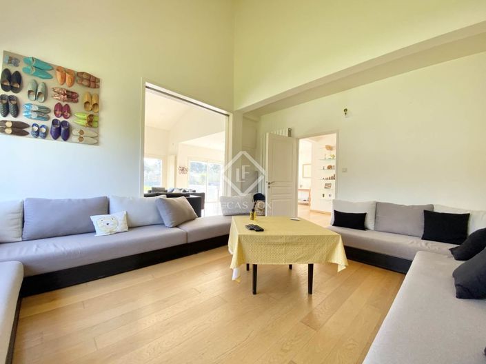 Image No.9-5 Bed House for sale