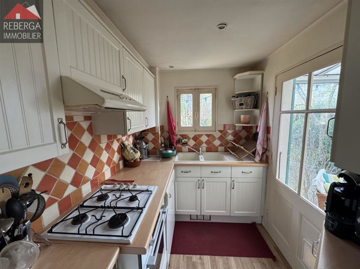 Image No.8-6 Bed House for sale