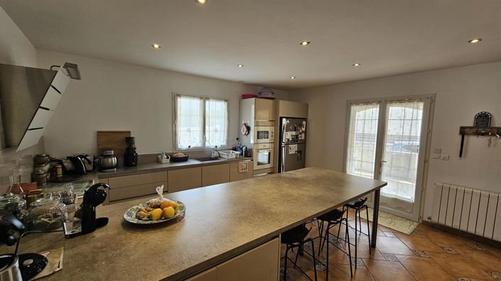 Image No.2-4 Bed House for sale