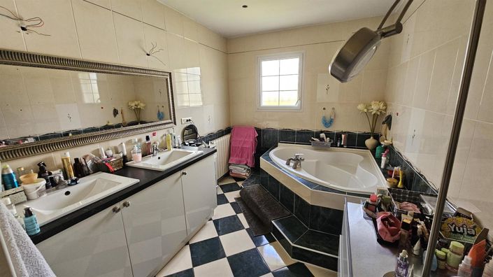 Image No.5-4 Bed House for sale