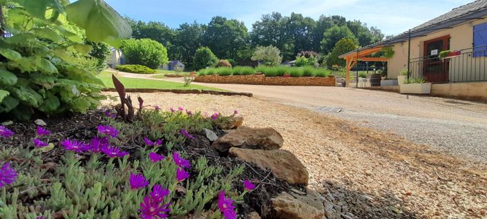 Image No.2-20 Bed House for sale