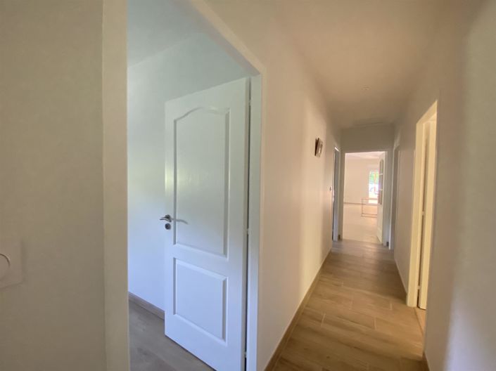 Image No.11-5 Bed House for sale