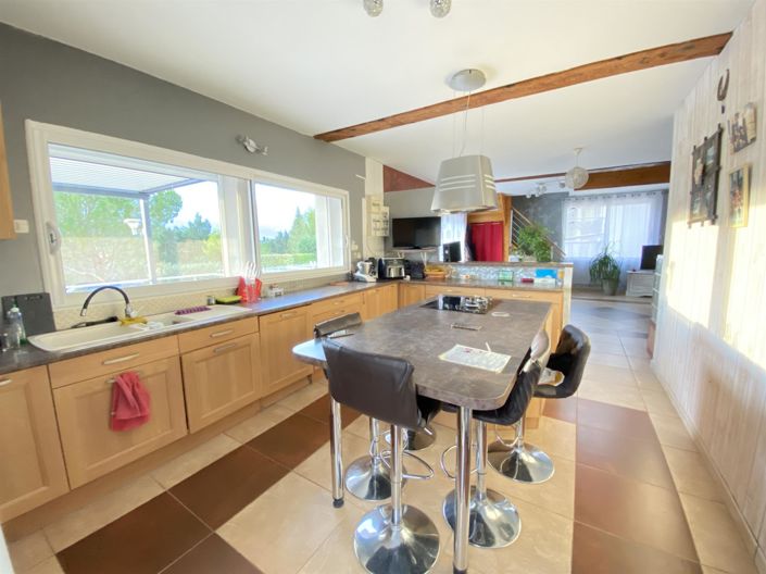 Image No.3-10 Bed House for sale