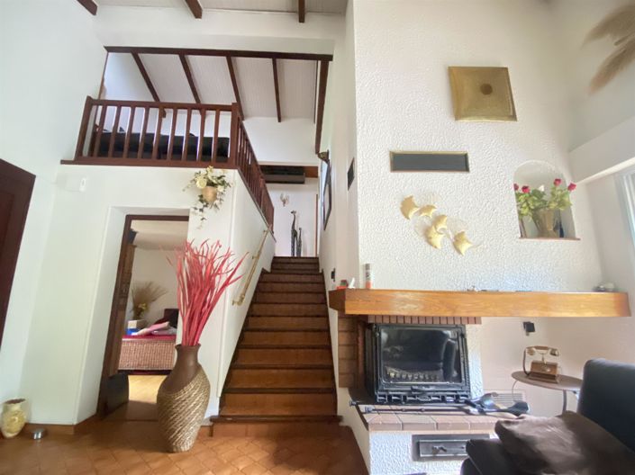 Image No.1-4 Bed House for sale