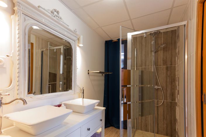 Image No.2-8 Bed House for sale