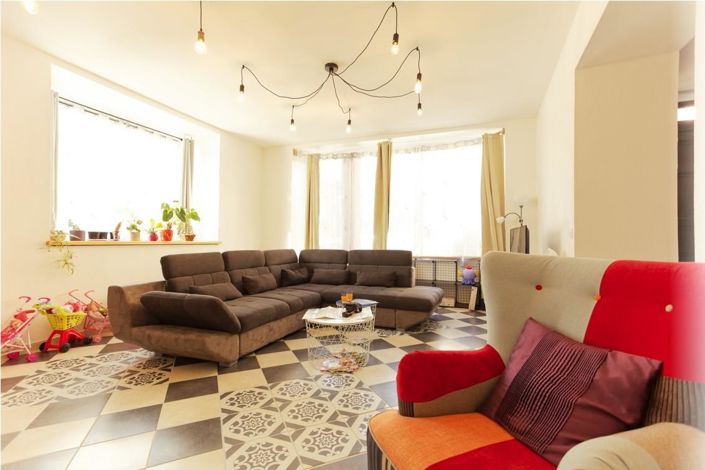 Image No.7-8 Bed House for sale