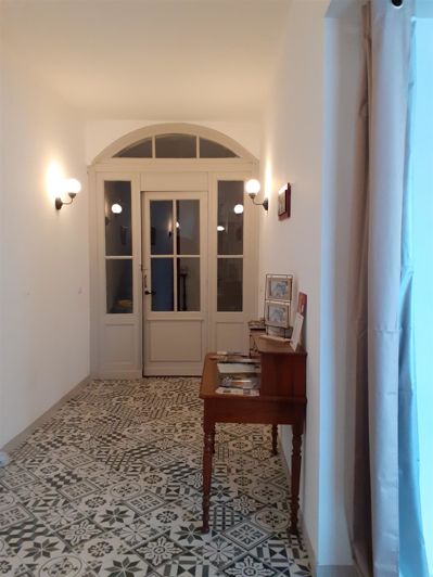 Image No.8-8 Bed House for sale