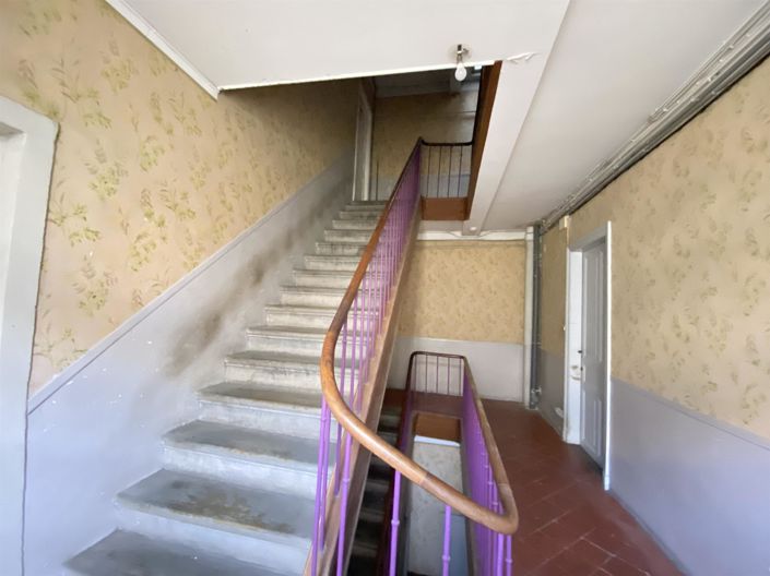 Image No.9-8 Bed House for sale