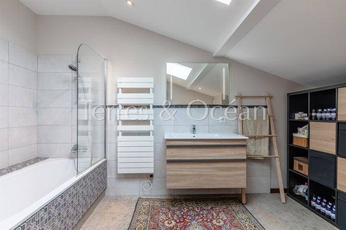 Image No.10-5 Bed House for sale