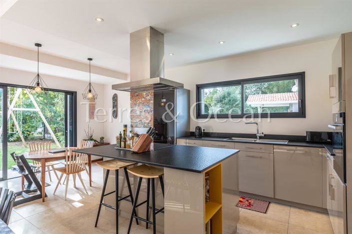 Image No.4-5 Bed House for sale