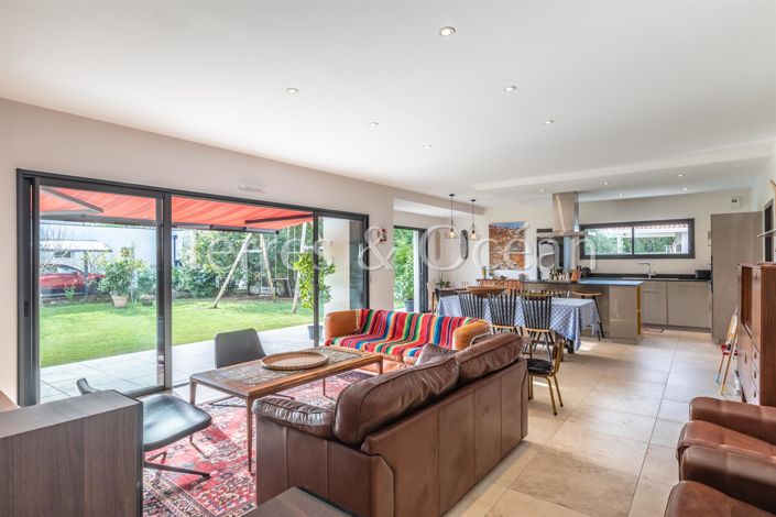 Image No.5-5 Bed House for sale