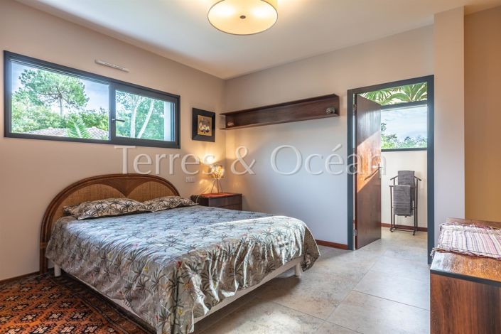 Image No.7-5 Bed House for sale