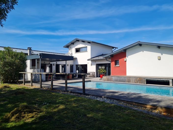 Image No.1-6 Bed House for sale