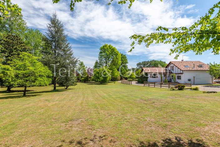 Image No.8-4 Bed House for sale