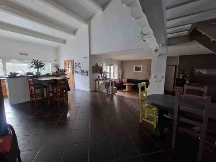 Image No.8-4 Bed House for sale