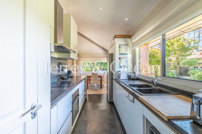 Image No.6-4 Bed House for sale