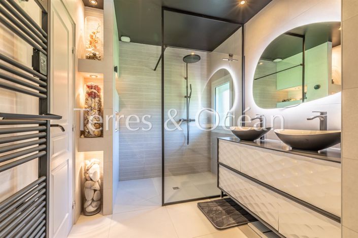 Image No.8-4 Bed House for sale