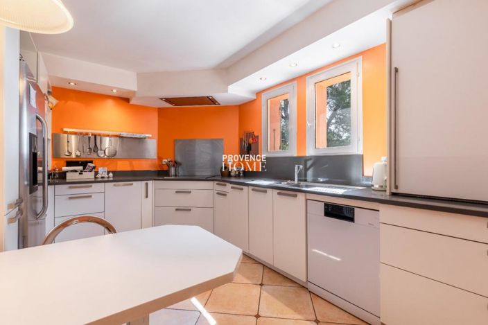 Image No.16-5 Bed House for sale